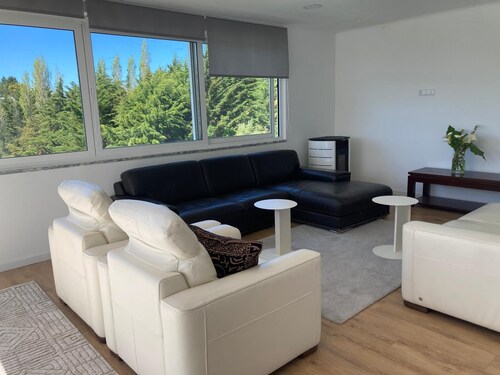 Galamares - between the mountains and the sea. Large villa completely renovated.