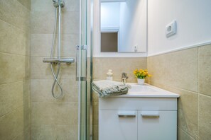 Superior Studio | Bathroom - M Casa Cafe Madrid (Madrid)