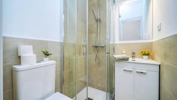 Superior Studio | Bathroom