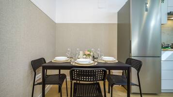 Superior Studio | Dining