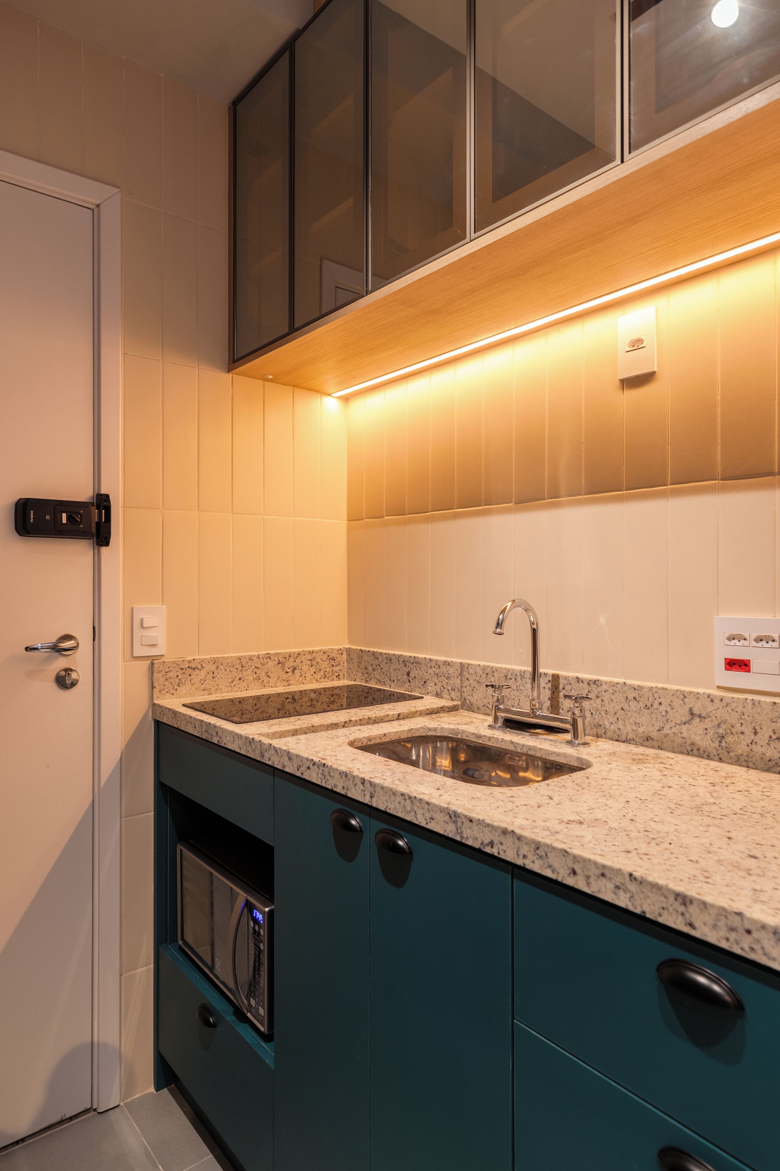 Comfort Apartment, Balcony, City View | Private kitchen