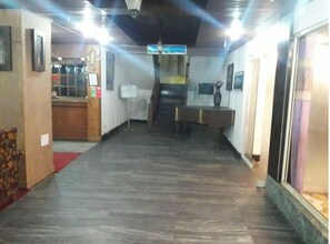 Lobby - PREMIUM HOTEL BLUE P-I-N-E PALACE  (Nainital)
