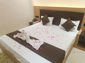 Double Room - PREMIUM HOTEL BLUE P-I-N-E PALACE  (Nainital)