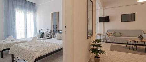 Iron/ironing board, WiFi, bed sheets
