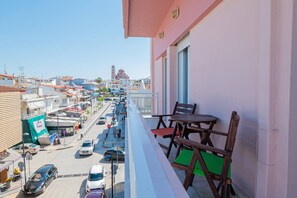 Outdoor dining - MelMare Sol Apartment by RentalsPro (Nea Moudania)