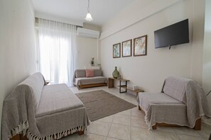 TV, fireplace - MelMare Verde Apartment by RentalsPro (Nea Moudania)