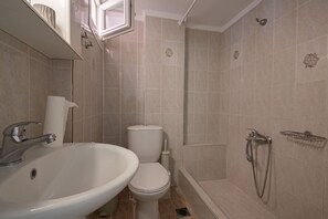 Hair dryer, towels - MelMare Verde Apartment by RentalsPro (Nea Moudania)