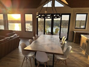 Dining - Lakefront Sunset Oasis (sleeps 17) (Unorganized township of Parry Sound)