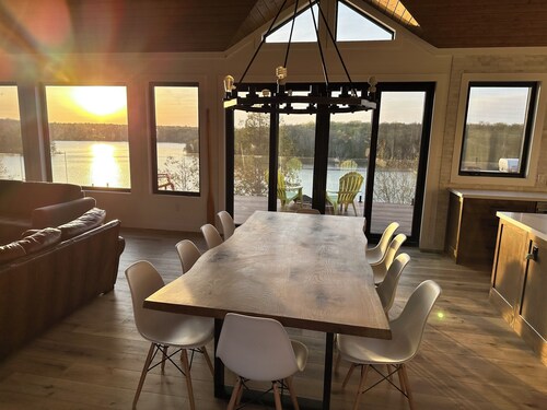 Lakefront Sunset Oasis (sleeps 17)