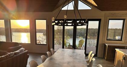 Lakefront Sunset Oasis (sleeps 17)