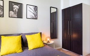 Iron/ironing board, WiFi, bed sheets - Family Apartment in central location (Berlin)