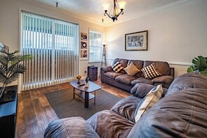 TV - Historic "Old Sac" Waterfront Apt + Free Parking! (Sacramento)