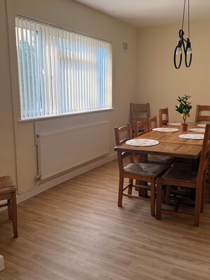House, 4 Bedrooms | Dining room - Full House Roomy BNB (Merthyr Tydfil)