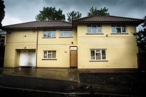 House, 4 Bedrooms | Exterior - Full House Roomy BNB (Merthyr Tydfil)