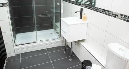 Spacious House Sleeps 10 -near Bikepark Wales -central -parking