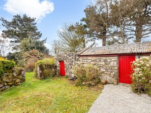 Exterior - Bun Inbhir cottage with views (Rosmuck)