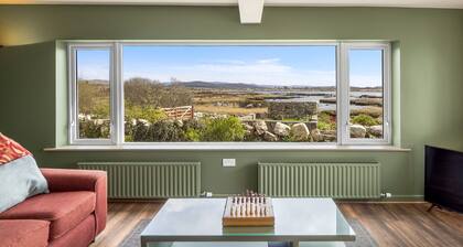Bun Inbhir cottage with views