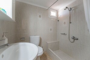 Hair dryer, towels - MelMare Azuro Apartment by RentalsPro (Nea Moudania)
