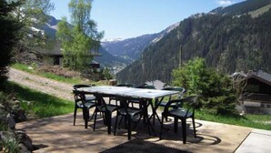 Outdoor dining - Chalet le Cairn CRN CENTER & TELECABINE 10 Pers. (Châtel)