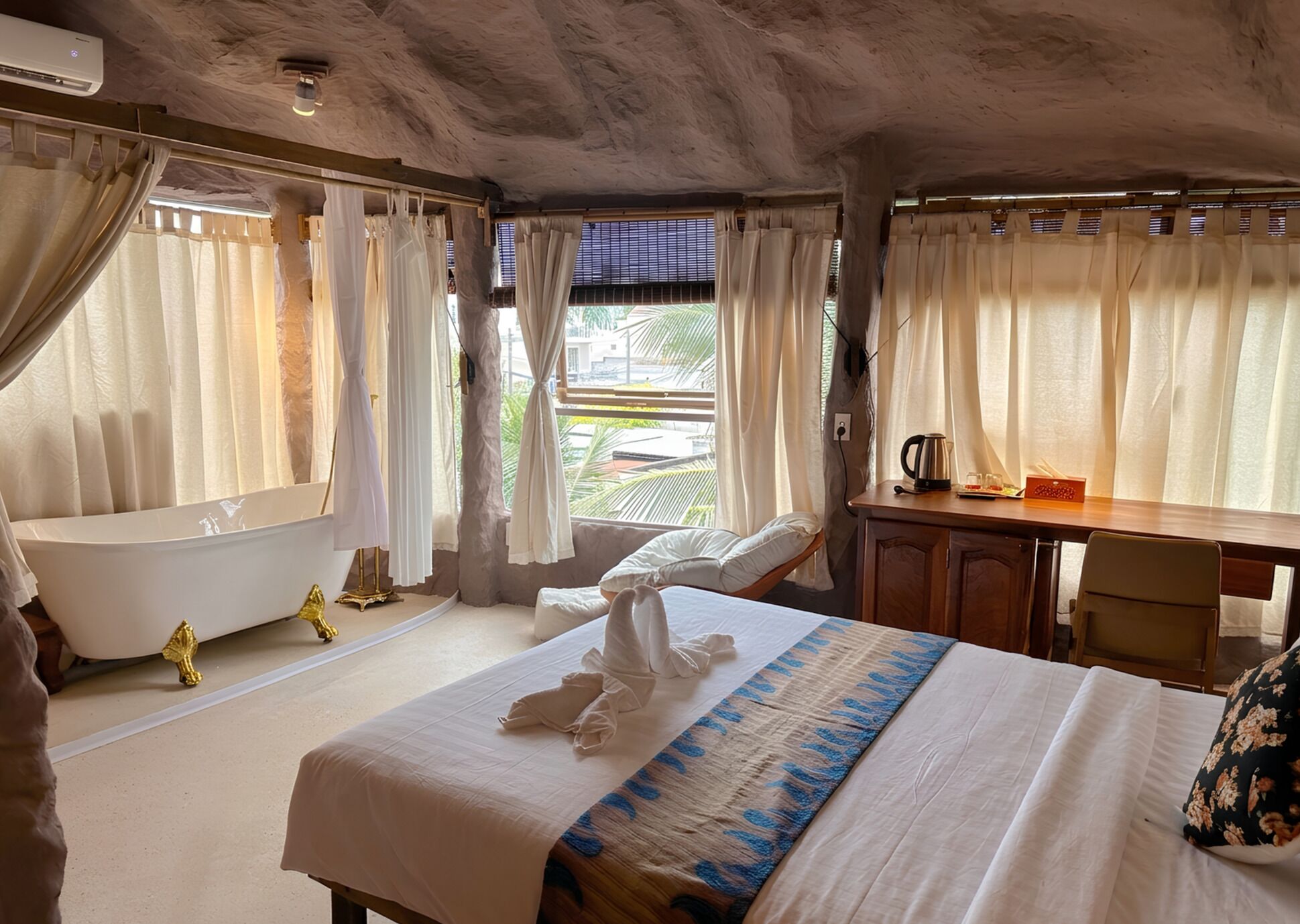 Deluxe Double Room, Beach View | View from room