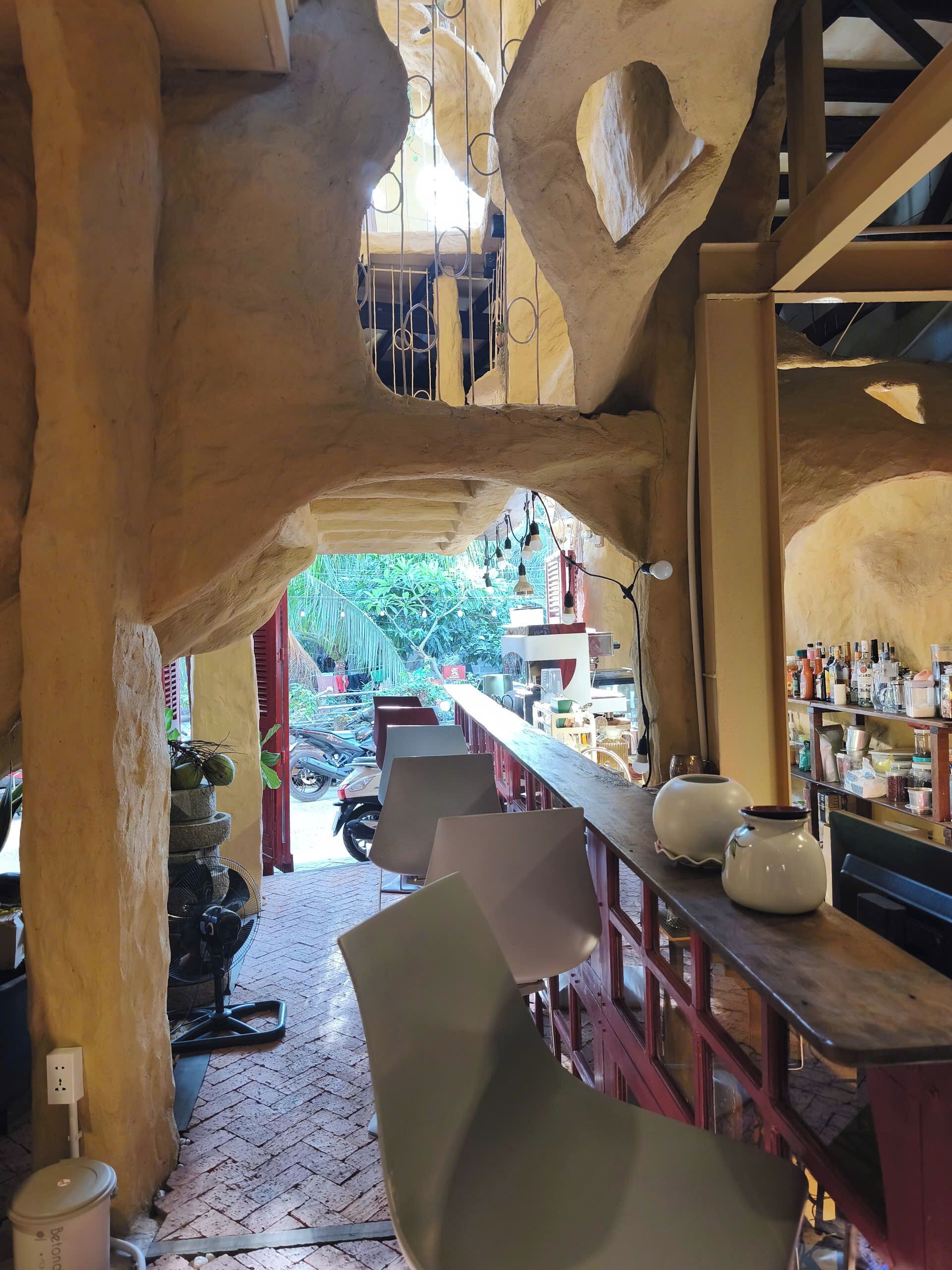 Bar (trong khuôn viên)