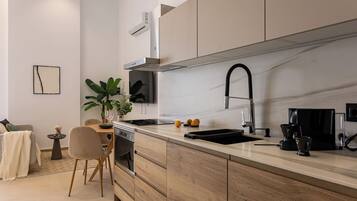 Deluxe-Apartment, 1 Queen-Bett, barrierearm, Nichtraucher | Eigene Küche | Kühlschrank, Mikrowelle, Ofen, Herdplatte