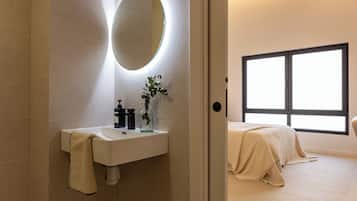 Deluxe-Apartment, 1 Queen-Bett, barrierearm, Nichtraucher | Schallisolierte Zimmer, Bügeleisen/Bügelbrett, kostenloses WLAN