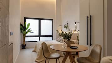 Deluxe Apartment, Non Smoking | Dining