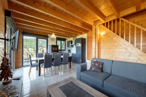 Chalet 'La Vue De Longemer' with Mountain View, Private Terrace and Private Garden