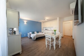 Apartament bàsic, vistes a la ciutat | Sala d'estar