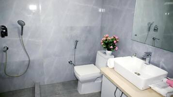 Superior appartement, uitzicht op de stad | Badkamer