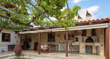 Apartment 'Villa Vergina' with Mountain View, Wi-Fi and Air Conditioning