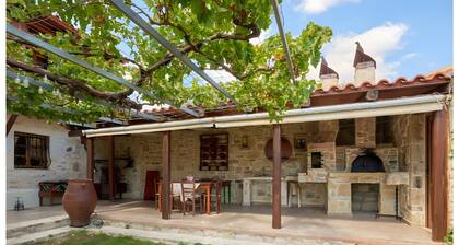 Apartment 'Villa Vergina' with Mountain View, Wi-Fi and Air Conditioning