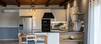 Apartment 'Villa Vergina' with Mountain View, Wi-Fi and Air Conditioning