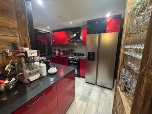 Private kitchen - Magnificent new apartment, La Clusaz, close to shops (La Clusaz)