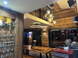 Bar (on property) - Magnificent new apartment, La Clusaz, close to shops (La Clusaz)