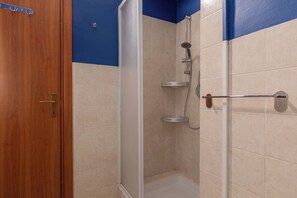Basic Apartment, Balcony | Bathroom - Casa Tropicana RO-JO by Wonderful Italy (Turin)