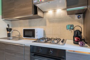 Apartemen Basic, balkon | Dapur pribadi