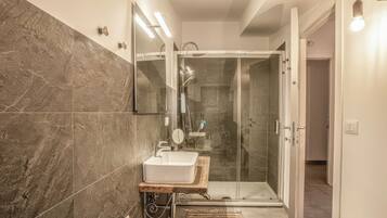 Chambre, vue montagne | Salle de bain