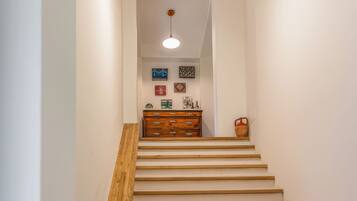 Room, Mountain View | Bahagian dalam