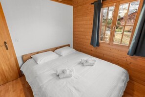 Desk, iron/ironing board, travel cot, WiFi - Quiet family cottage with magnificent view (Leysin)