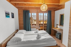 Desk, iron/ironing board, travel cot, WiFi