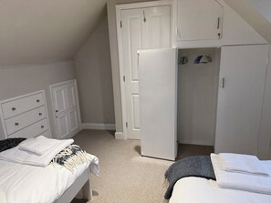 3 bedrooms, individually decorated, individually furnished, free WiFi - York Cottage (Reydon)