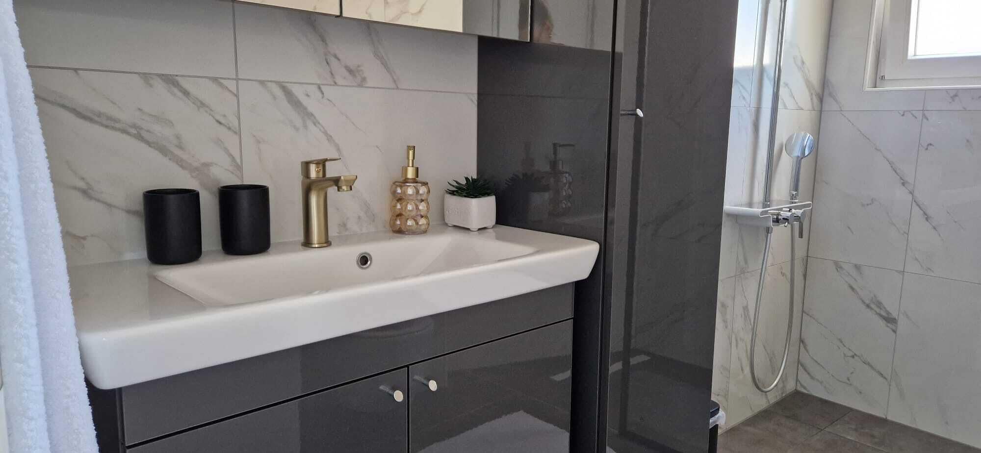 Appartement, balcon, vue mer | Salle de bain | Shampoing