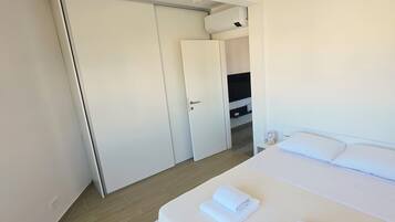 Comfort appartement, 2 slaapkamers, balkon, uitzicht op zee | Een kluis op de kamer, gratis wifi