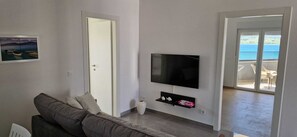 Comfort-Apartment, 2 Schlafzimmer, Balkon, Meerblick | Wohnbereich