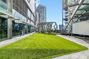 Property grounds - Skyline & Sea Luxe Heated Pool, Gym, Sauna, Steam (Melbourne)