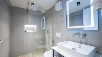 Deluxe Duplex, City View | Bathroom