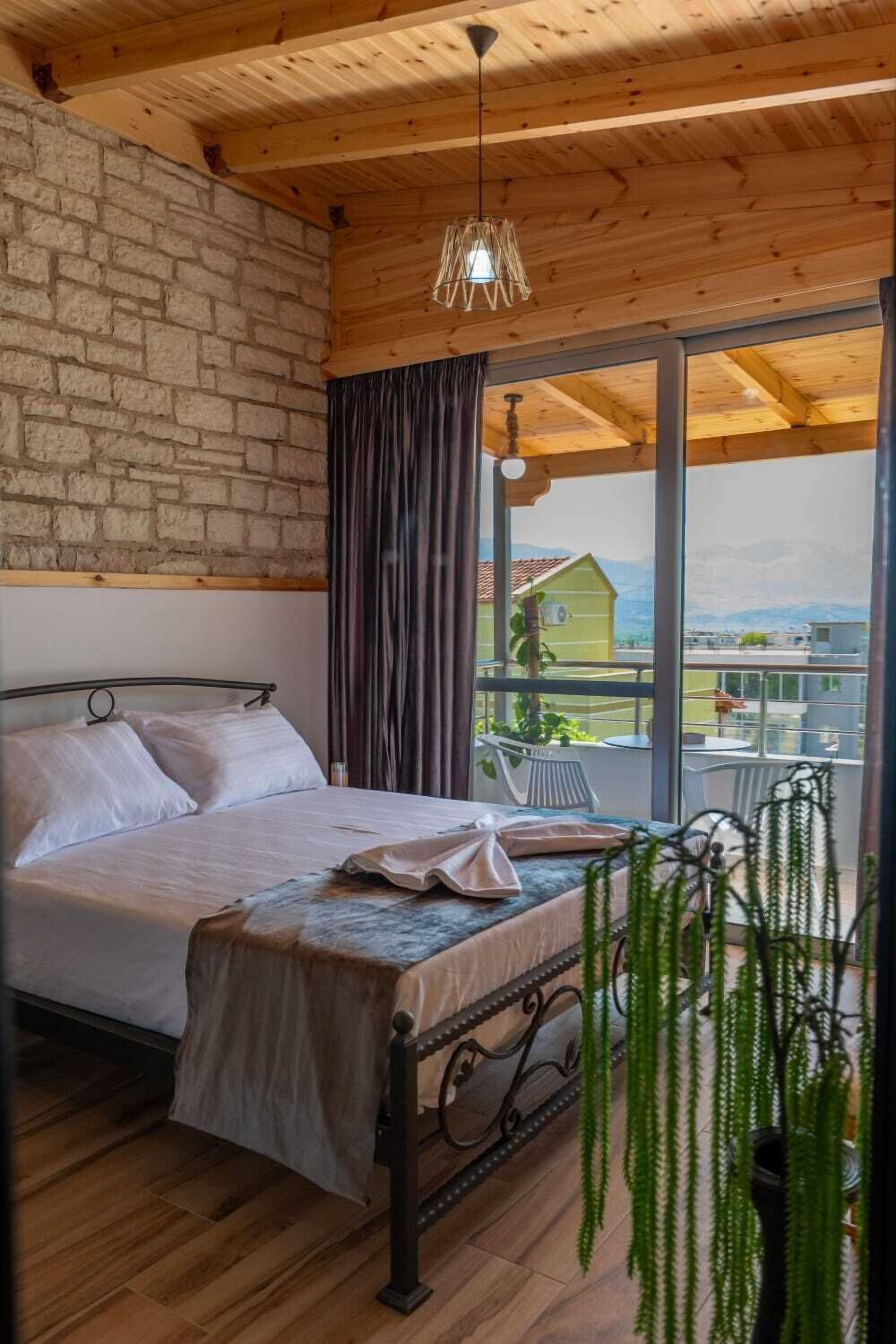 Suite panorámica | Ropa de cama hipoalergénica, caja fuerte, decoración individual