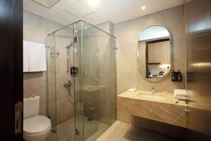 Bathroom - Louis Kienne Suite Cikarang (Cikarang)